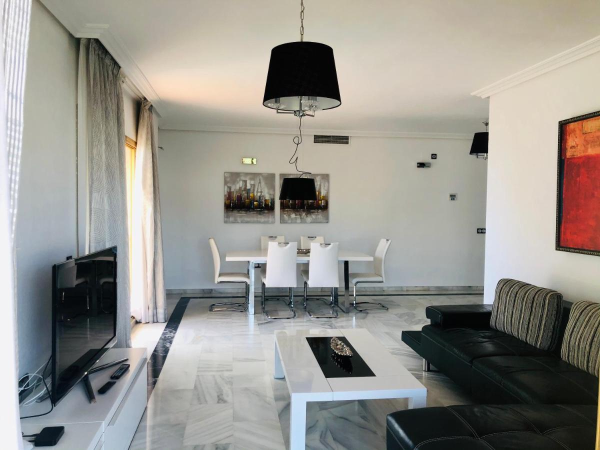 Rentcostadelsol Fuengirola Dona Sofia A Eksteriør billede